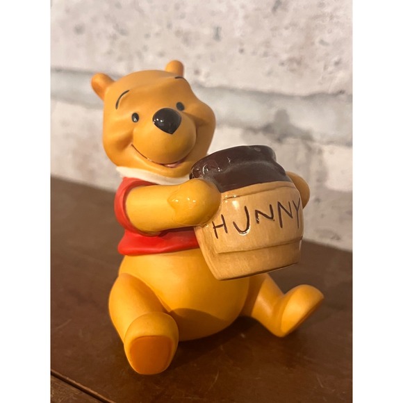 Disney Other - WDCC‎ 1996 Winnie the Pooh Time for Something Sweet Figurine